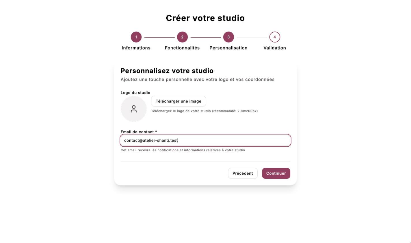Étape Personnalisation : logo du studio et e-mail de contact